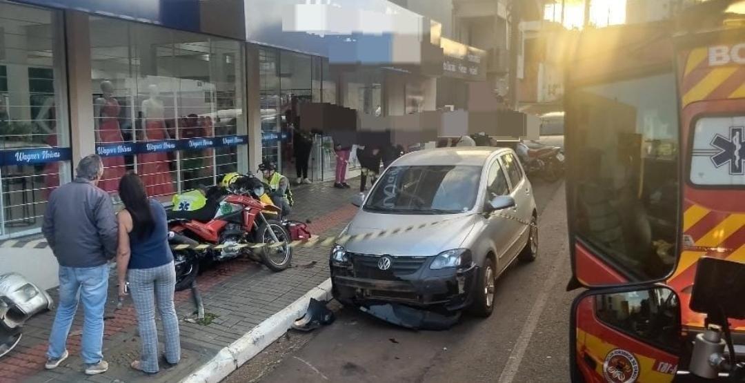 Acidente envolve duas motos e dois carros em Xanxerê e deixa motociclista ferido