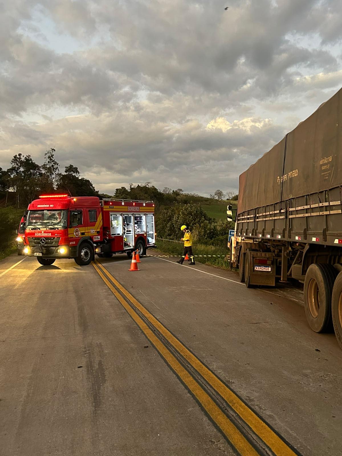 Duas mulheres morrem em grave acidente entre carro e caminhão na BR-163 no Oeste de SC