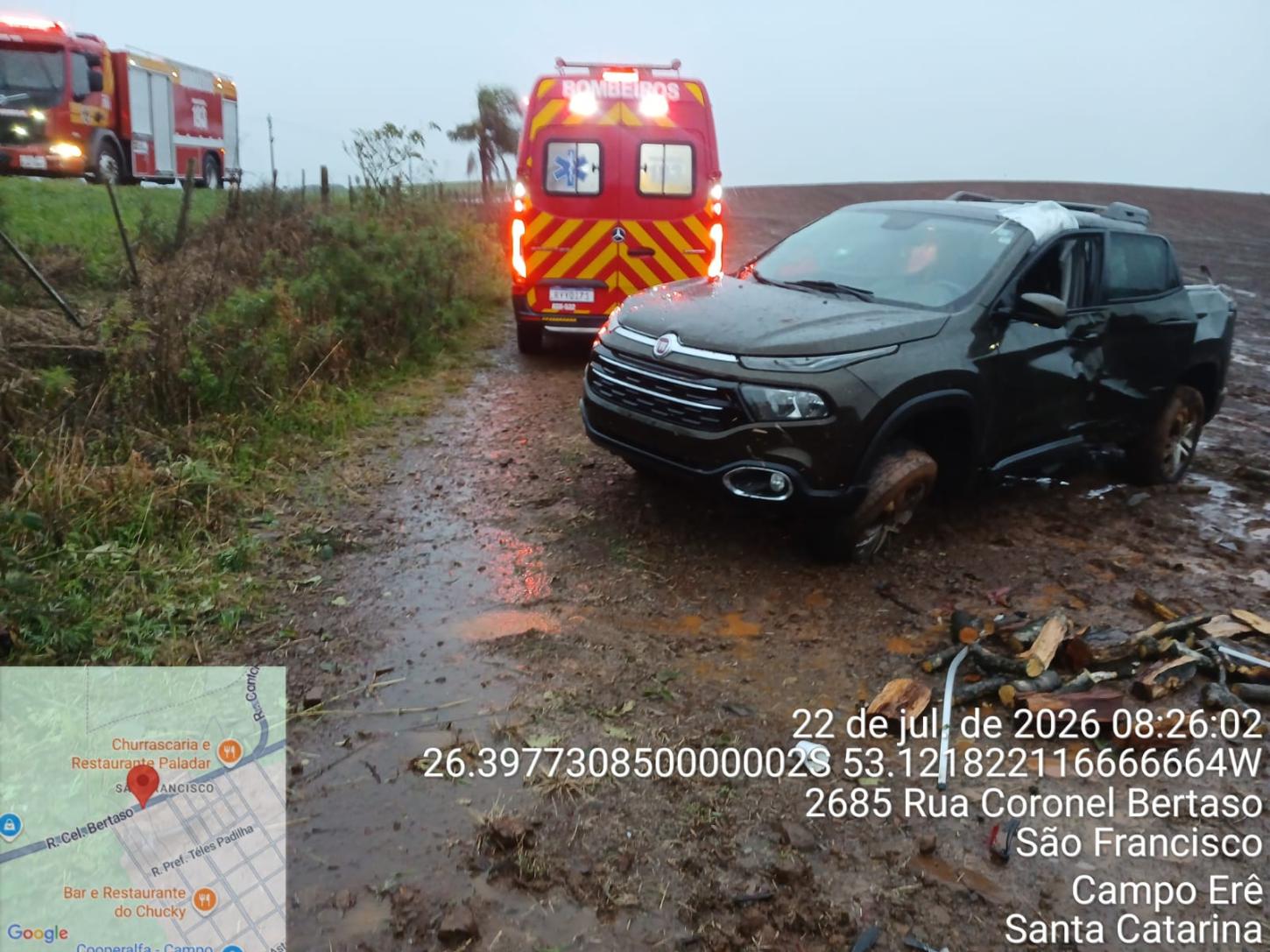 Feminina  de 28 anos perde o controle de veículo sai da pista e capota na SC-305 em Campo Erê