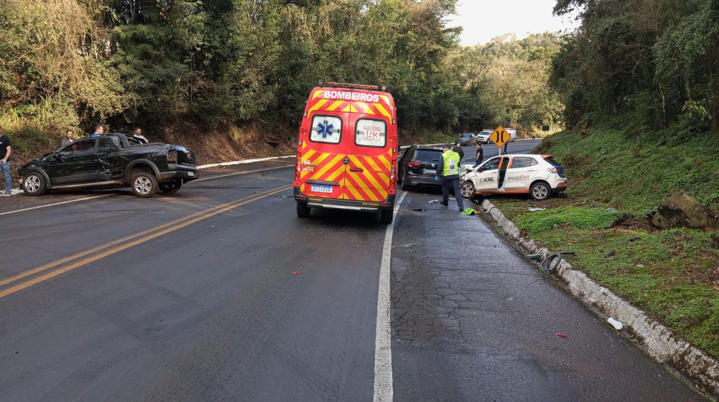 Grave acidente envolve 04 veículos na BR-282 na manhã desta terça-feira (21) no Oeste de SC