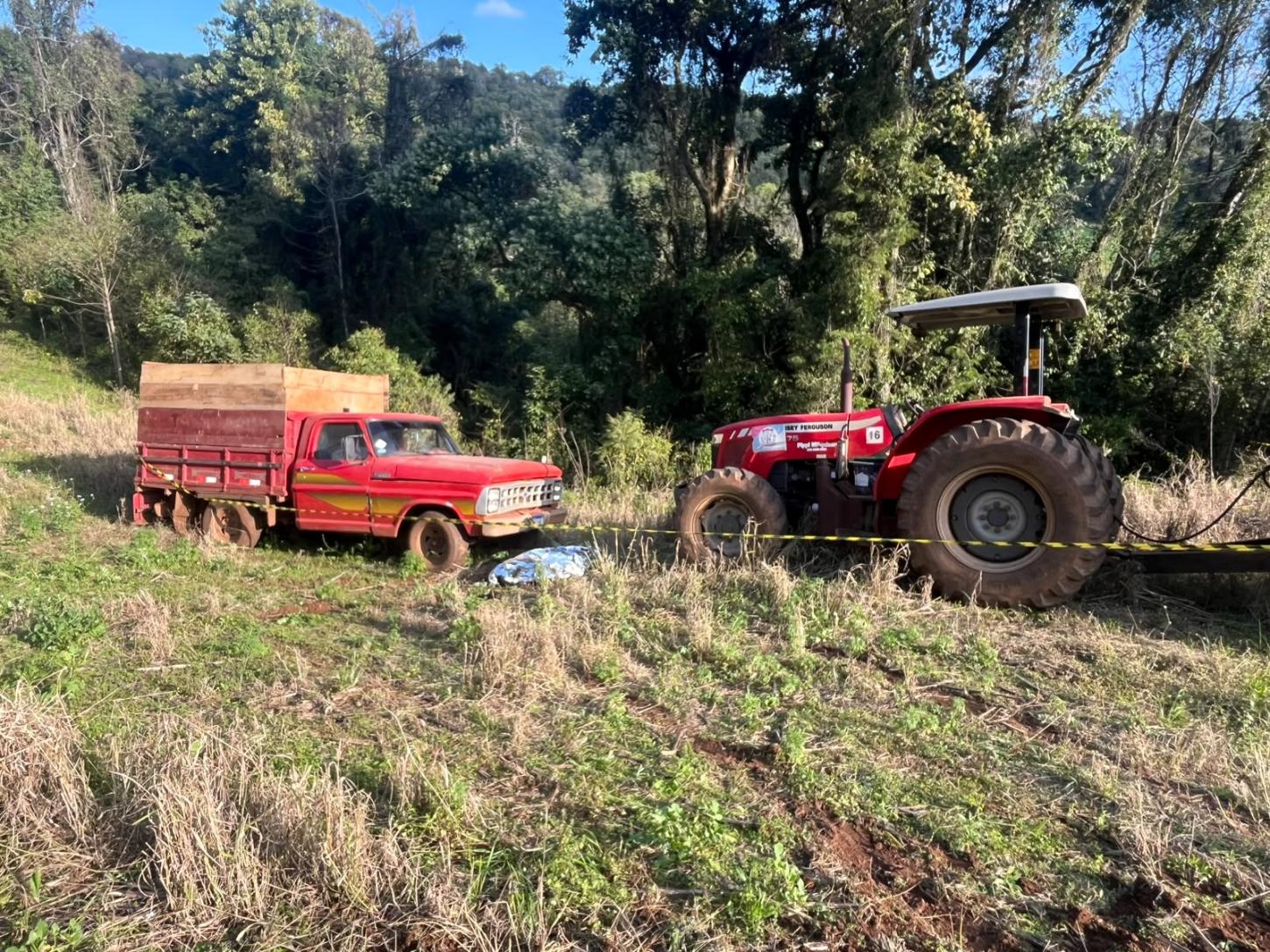 Homem de 50 anos vem a óbito ao ser atropelado pelo próprio trator na área rural de Ipauçu/SC
