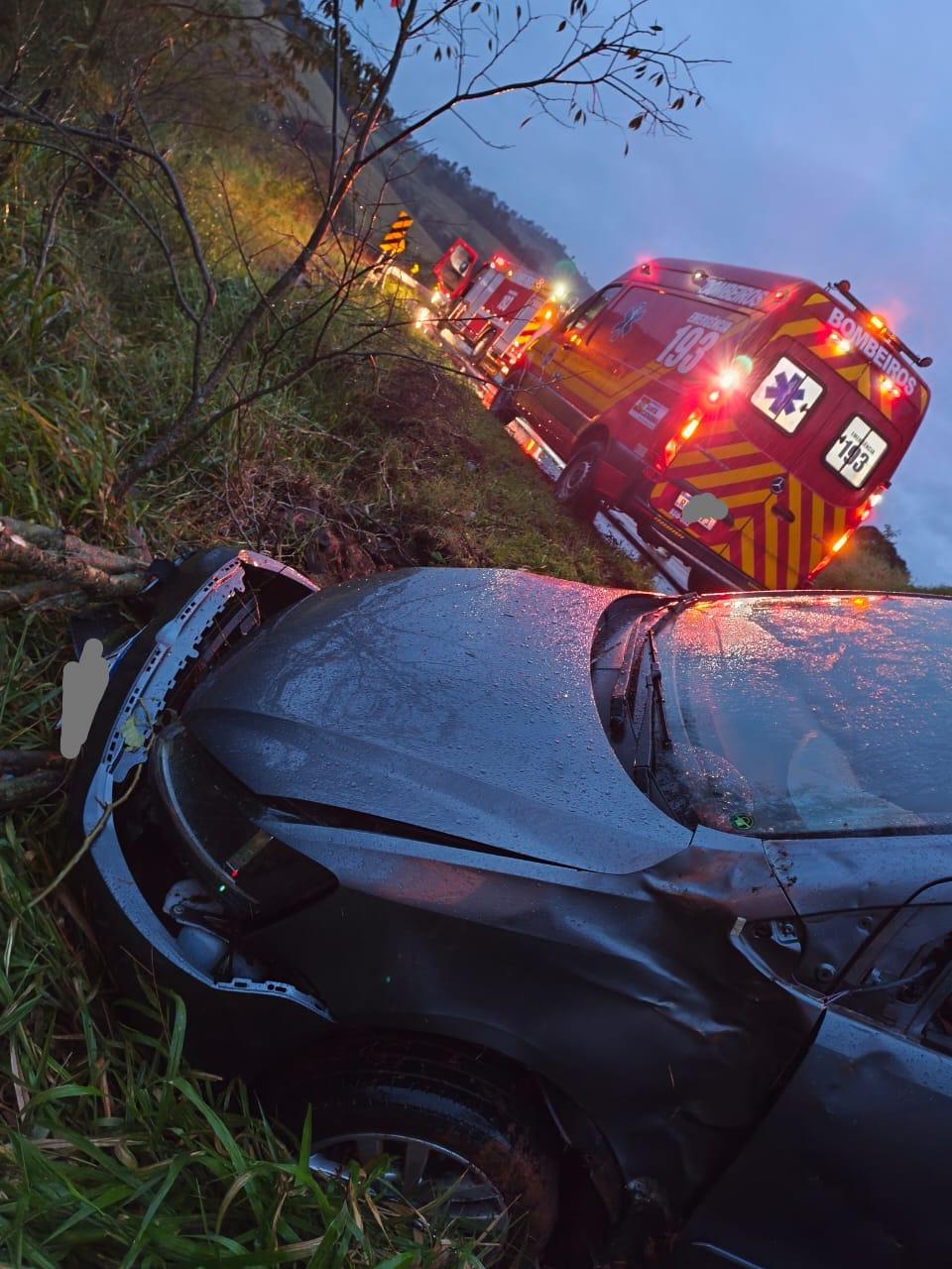 Idoso perde o controle de veículo e capota na SC-160 no Oeste de SC