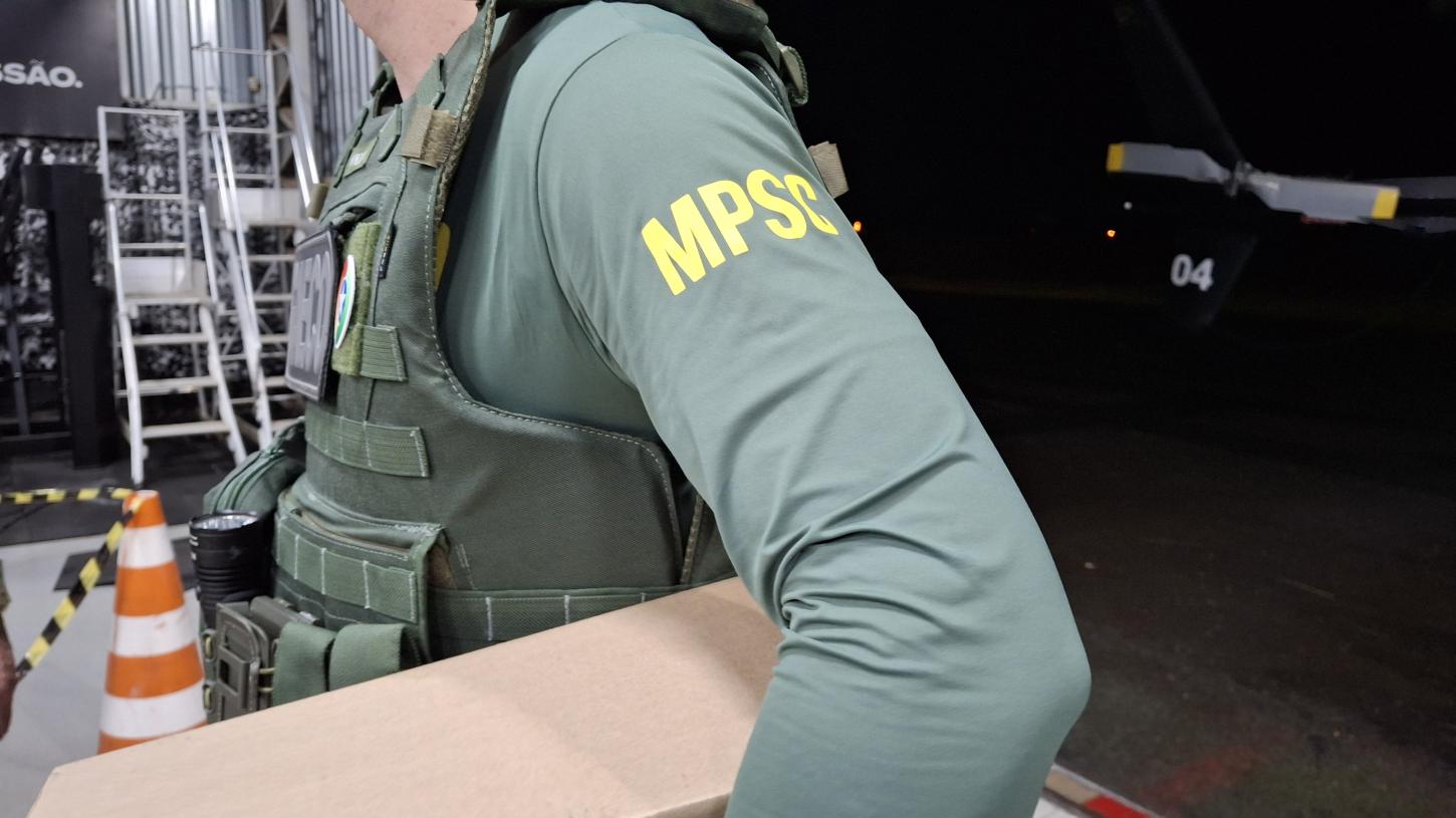 Megaoperação interestadual cumpre 320 ordens judiciais contra núcleo de facção criminosa com atuação em Santa Catarina