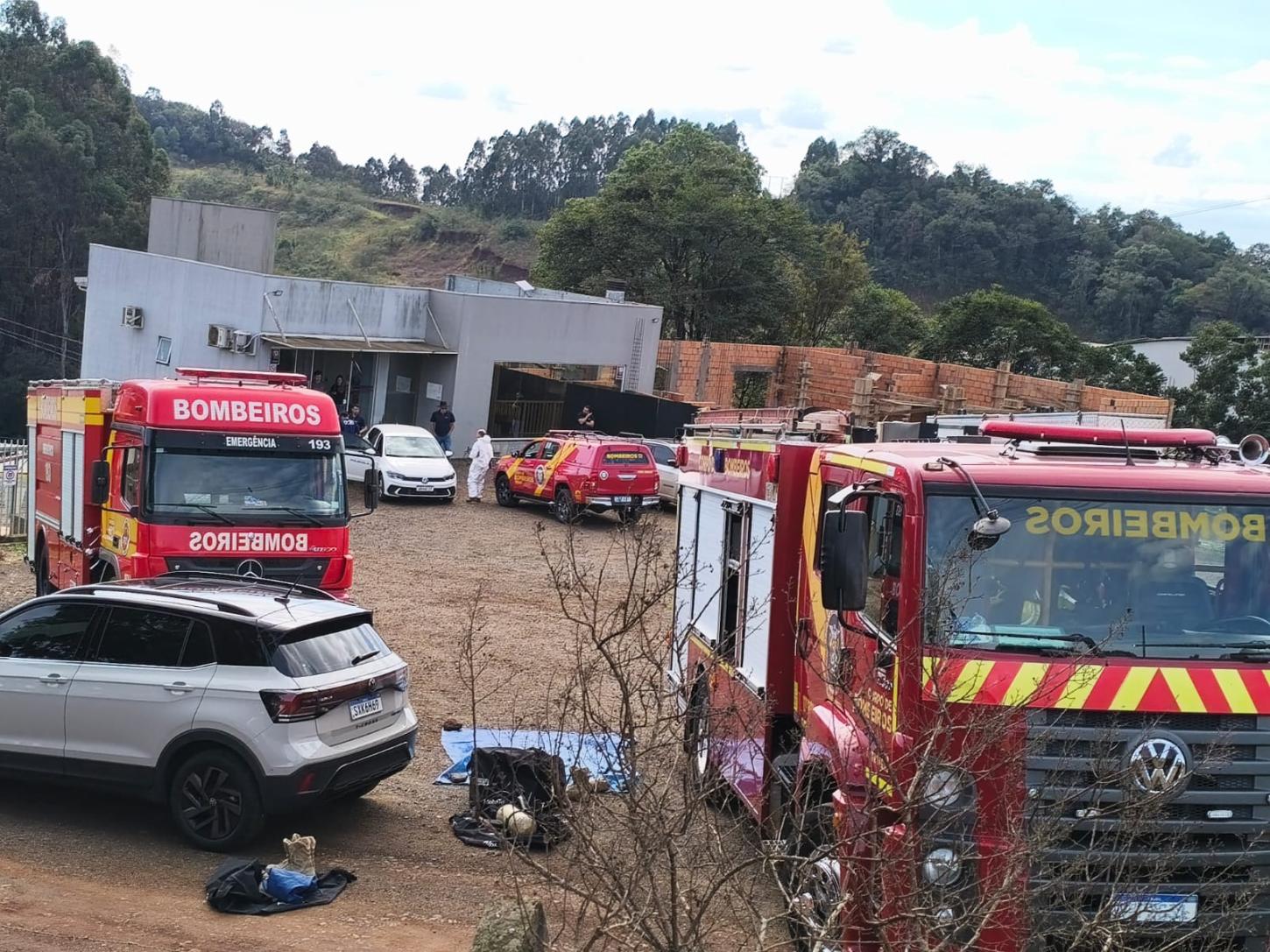 Uma pessoa teve ferimentos leves após vazamento de ácido clorídrico em empresa de Vitorino no Paraná