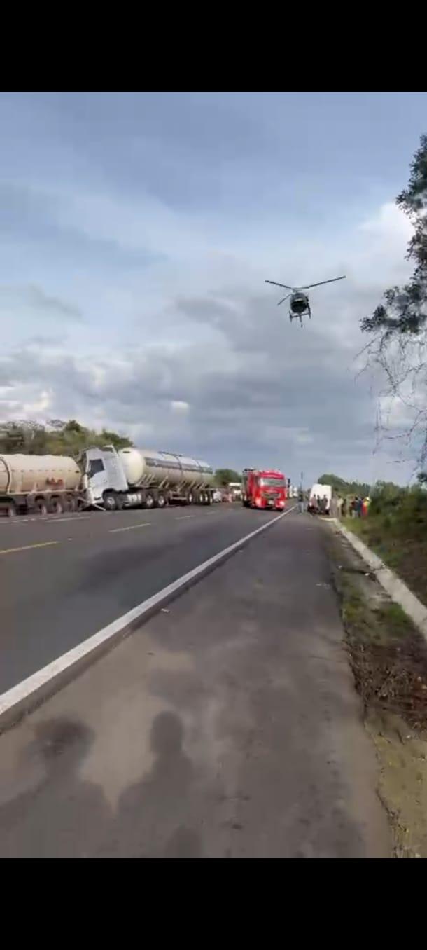 Acidente grave entre 04 veículos na BR-282 deixa uma vítima em estado gravíssimo