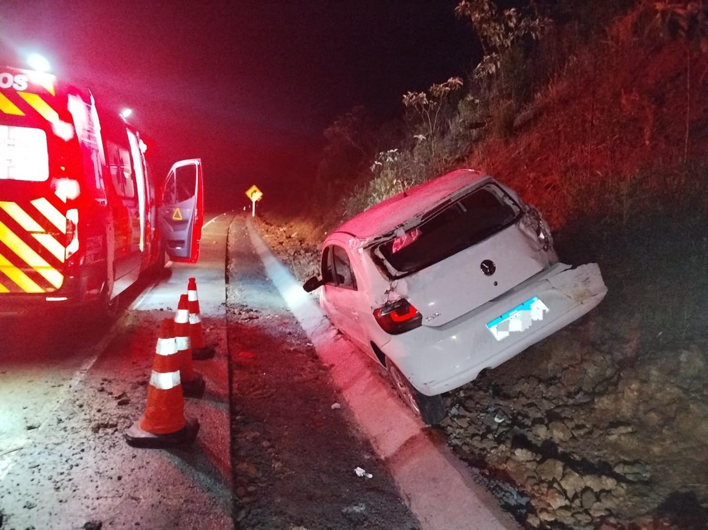 Bombeiros atendem ocorrência de saída de pista com vítimas na SC-305 em São Lourenço do Oeste