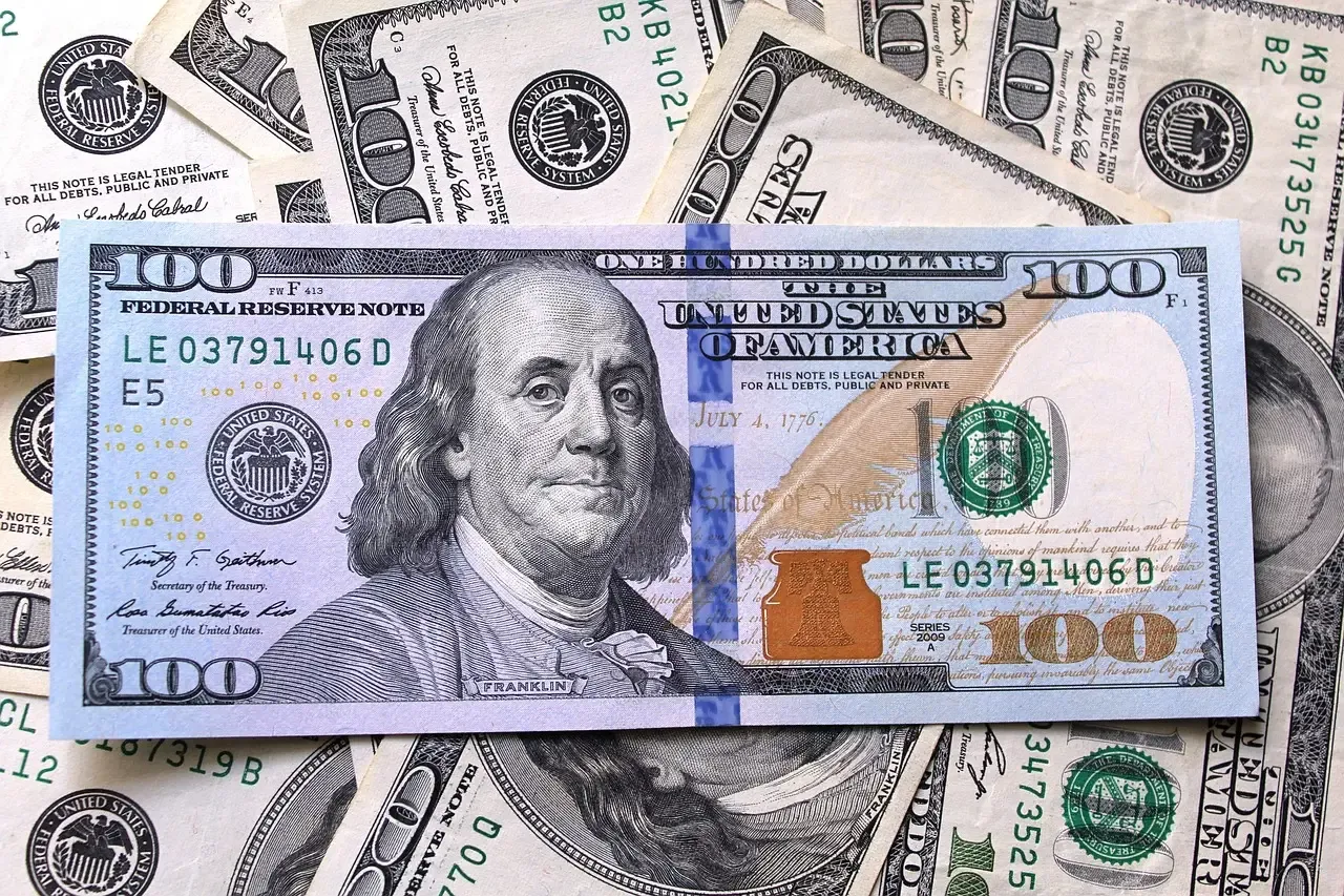 Dólar hoje cai no Brasil com exterior e eleições no radar