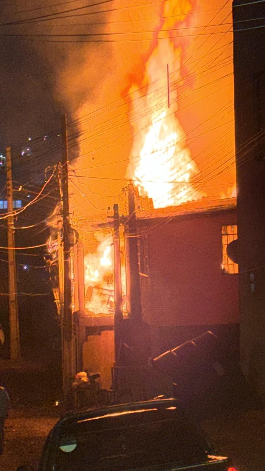 Duas pessoas sofrem queimaduras no incêndio em uma residência unifamiliar no município de Chapecó