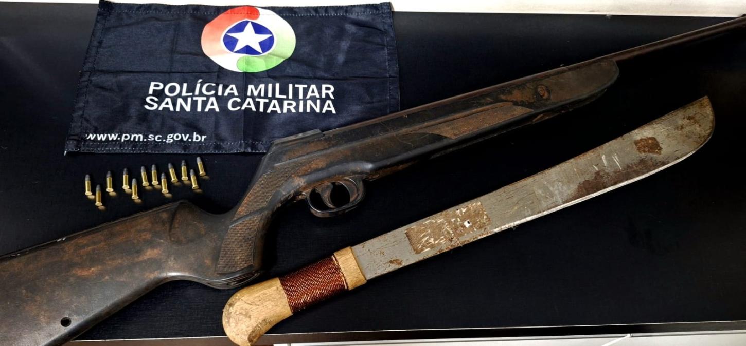 HOMEM É PRESO APÓS AMEAÇAR VÍTIMA E EFETUAR DISPAROS DE ARMA DE FOGO EM SÃO LOURENÇO DO OESTE