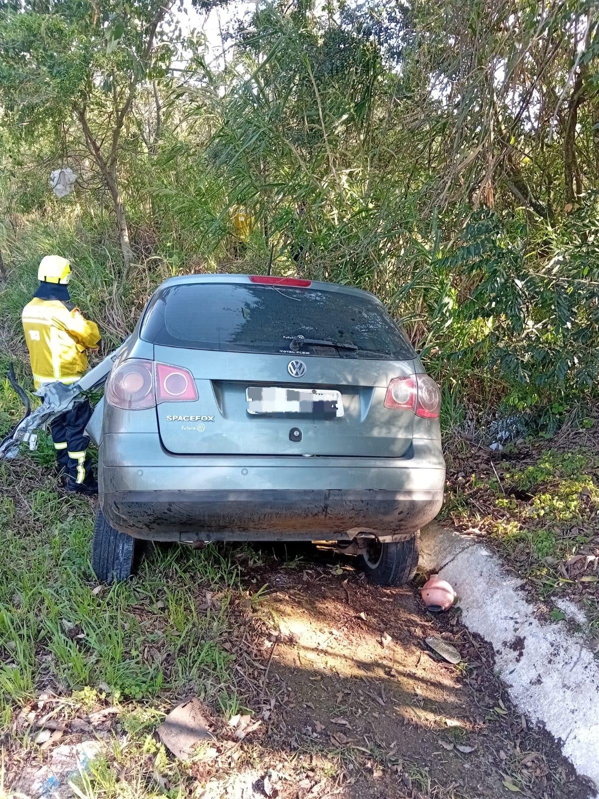 Motorista de 36 anos more em grave acidente entre carro e carreta na BR-163
