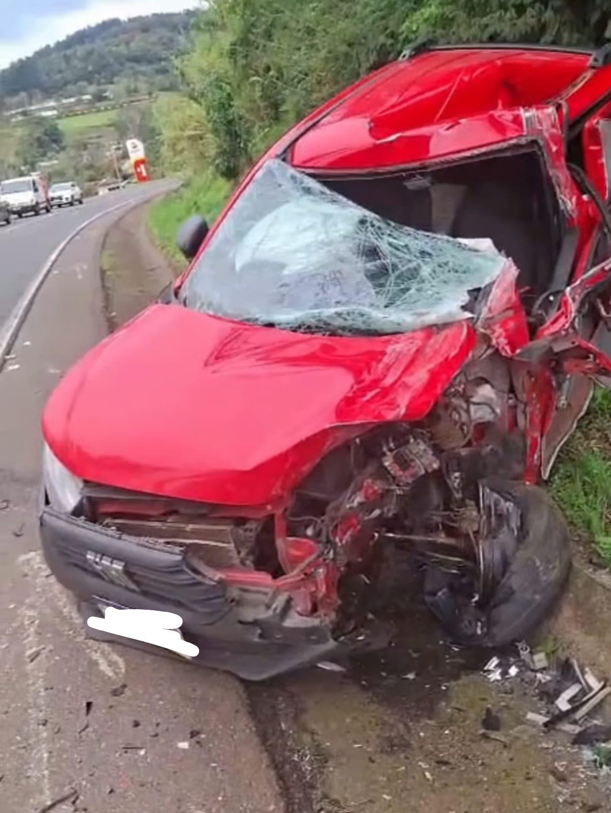 Motorista de caminhão e carro ficam feridos após colisão na SC-157 em Coronel Freitas