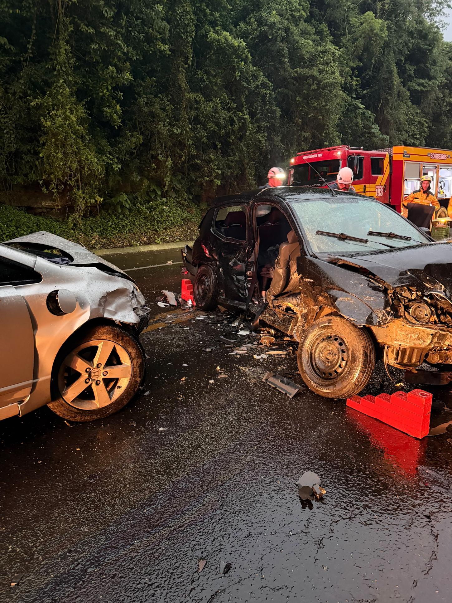Acidente com múltiplo veículos e um óbito na BR-282 em Cordilheira Alta