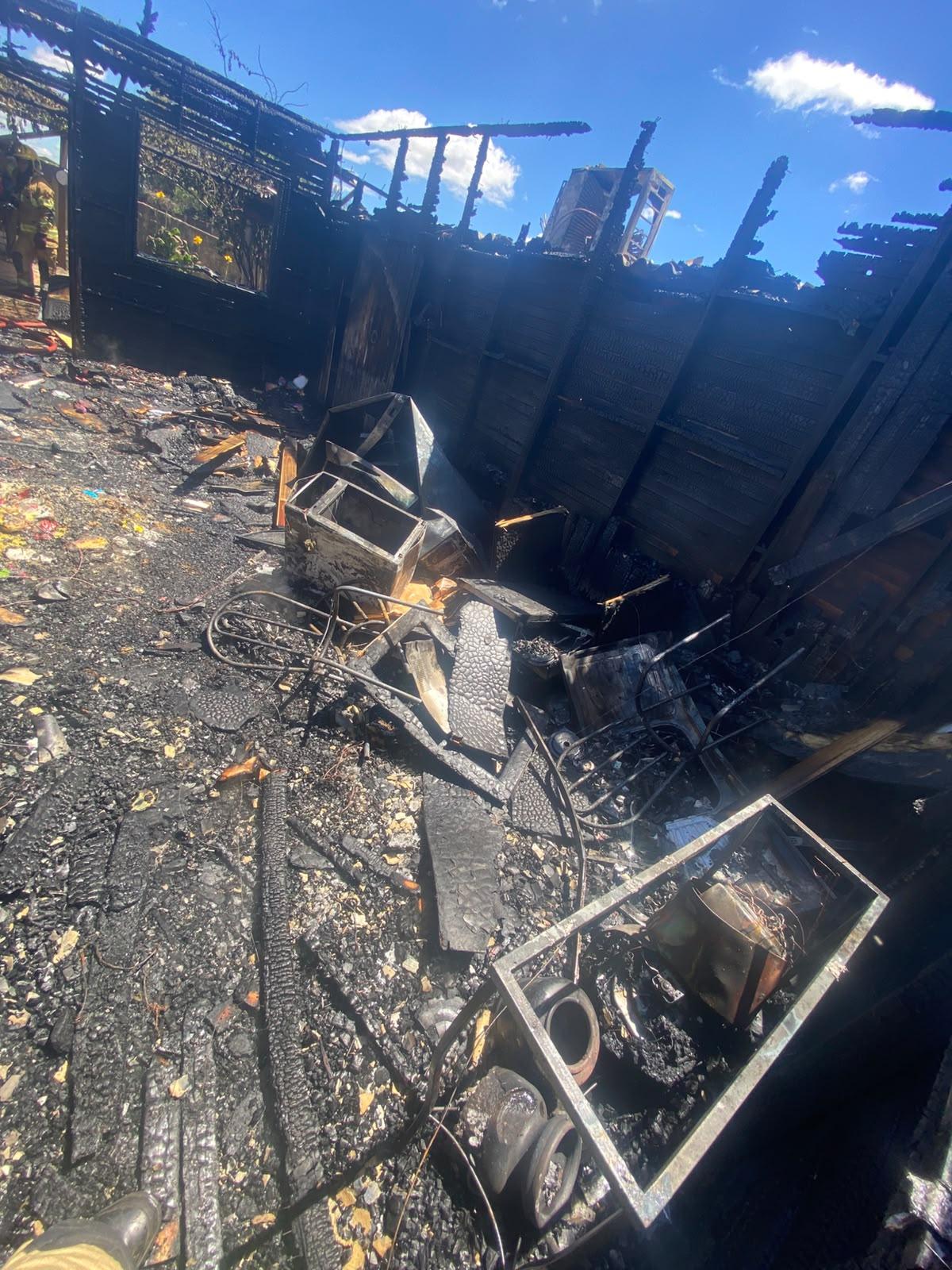 Bombeiros combatem incêndio em residência no município de Xanxerê