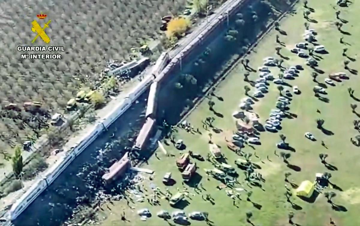 Colisão de trens na Espanha deixa ao menos 30 mortos