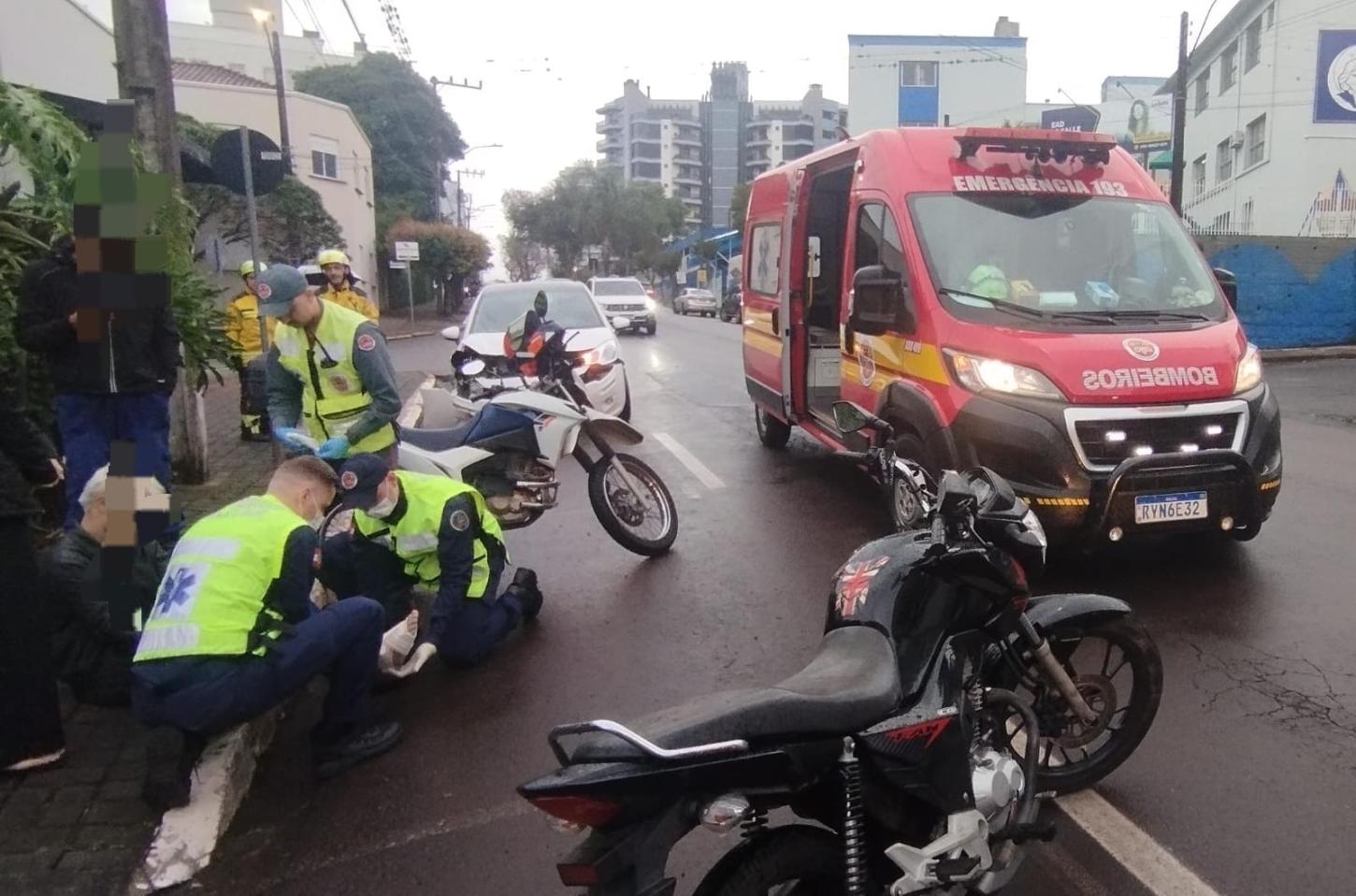 Motociclista tem fratura em membro inferior após colisão carro e moto em Xanxerê