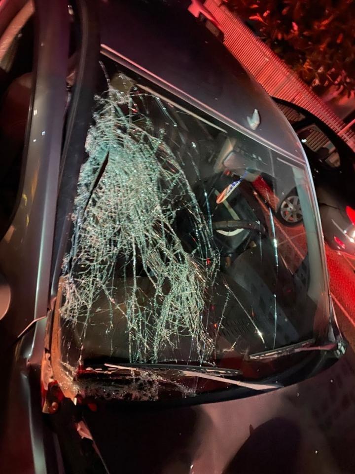 MOTORISTA FOGE DE BARREIRA POLICIAL, AVANÇA CONTRA POLICIAL MILITAR E COLIDE CONTRA POSTE EM SÃO LOURENÇO DO OESTE