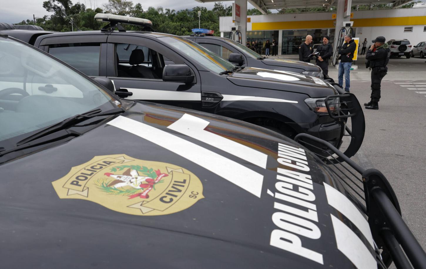 Polícia Civil de SC cumpre quatro prisões em operação contra golpe de falso site de leilão